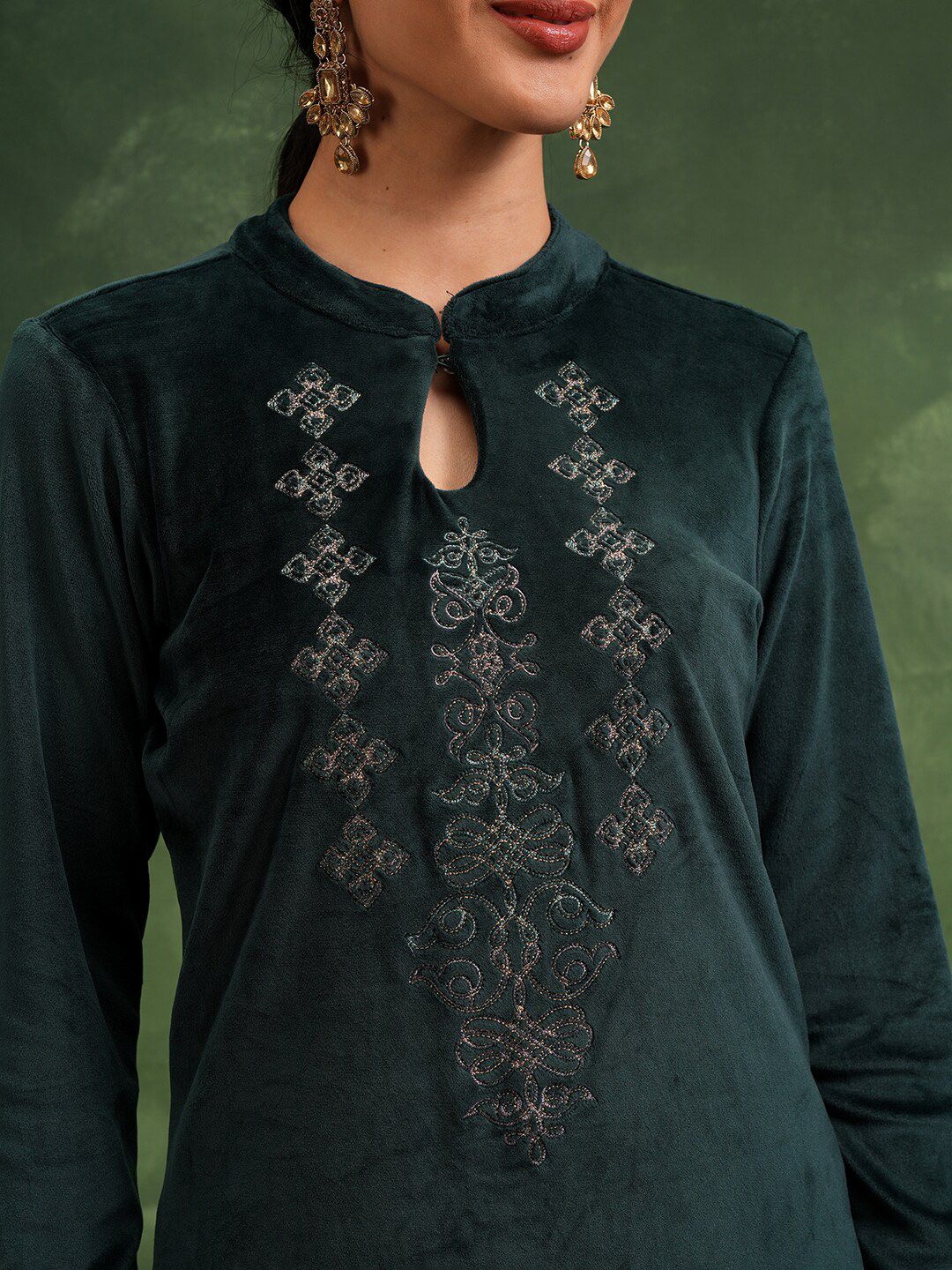 Vishudh Green Ethnic Motifs Embroidered Keyhole Neck Straight Kurta