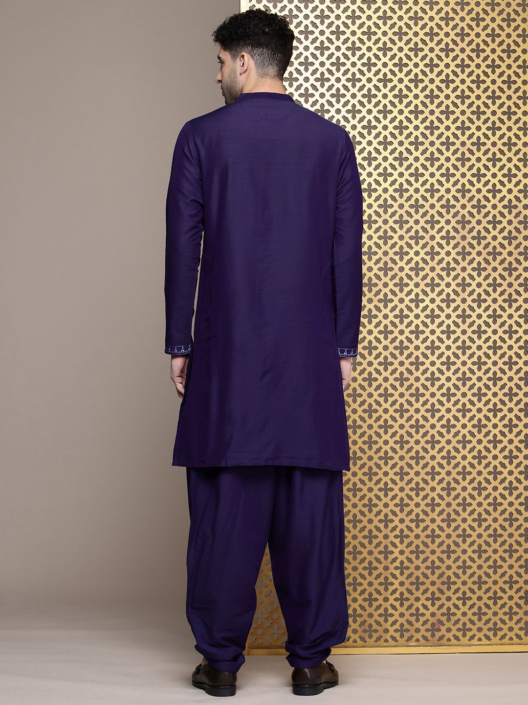 House of Pataudi Men Jashn Ethnic Motifs Yoke Design Thread Work Kurta With Salwar