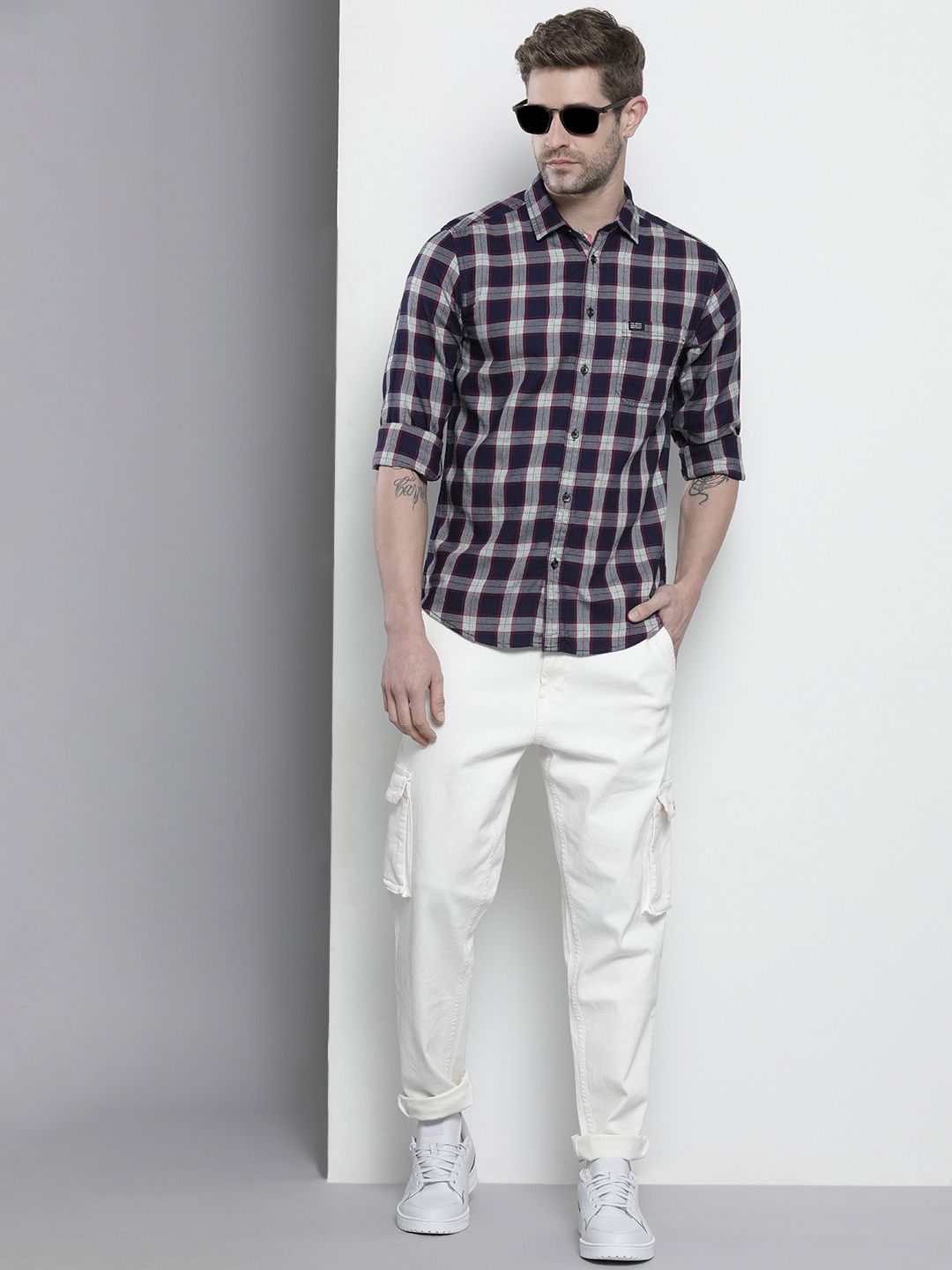 The Indian Garage Co Men Navy Blue & White Cotton Tartan Checked Casual Shirt