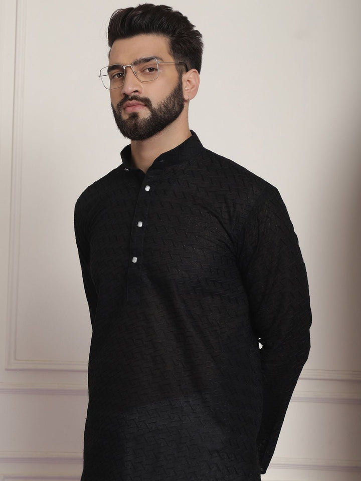 SOJANYA Men Black Chikankari Kurta