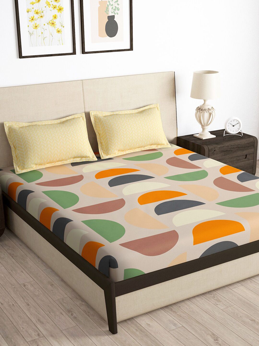 Story@home Cream & Orange Geometric 180 TC Queen Bedsheet with 2 Pillow Covers