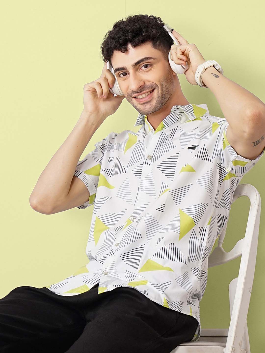 The Indian Garage Co Men Slim Fit Geometric Printed Resortwear Shirt