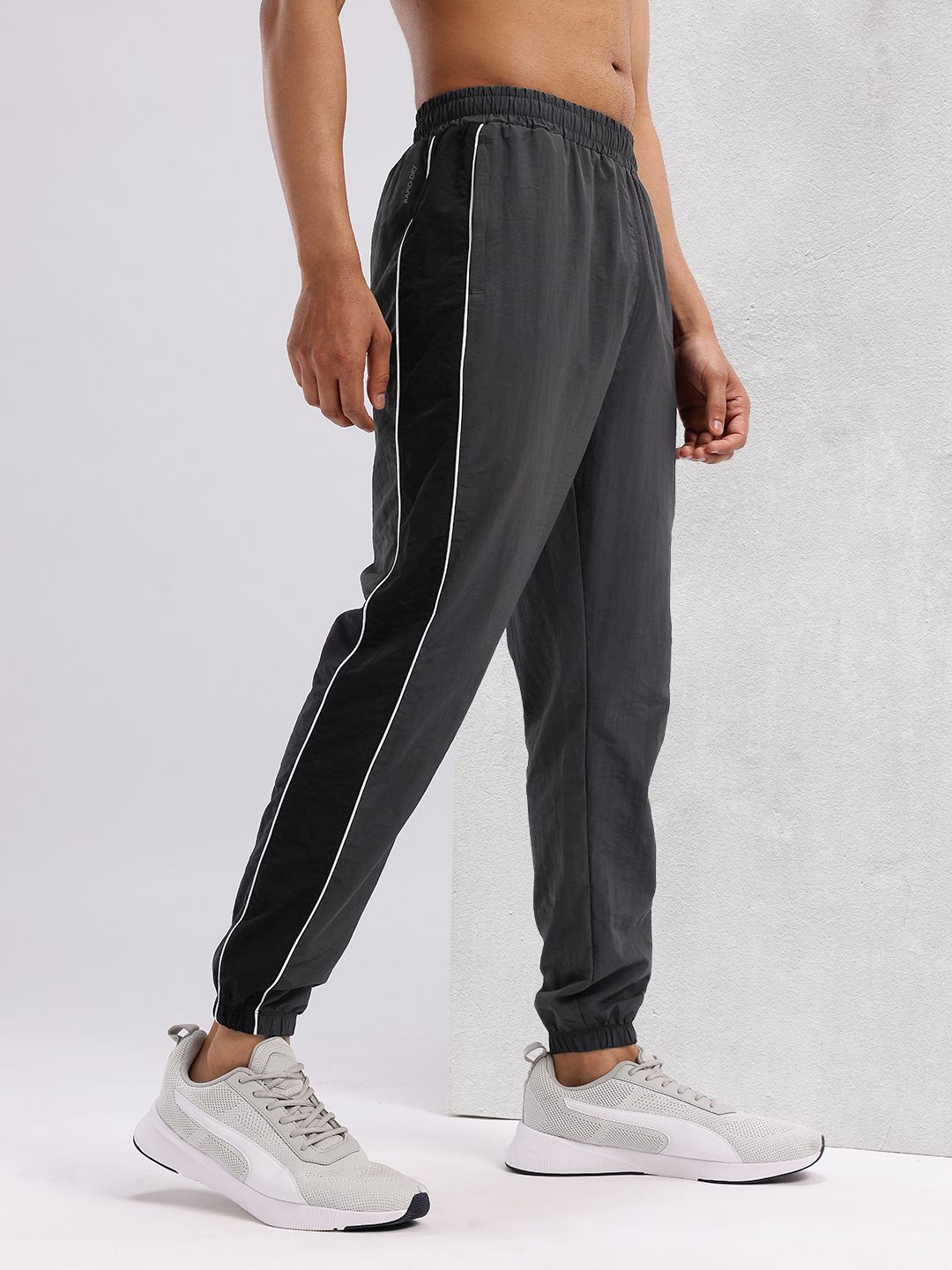 HRX by Hrithik Roshan Men Contrast Stitching Mid-Rise Rapid-Dry Running Joggers