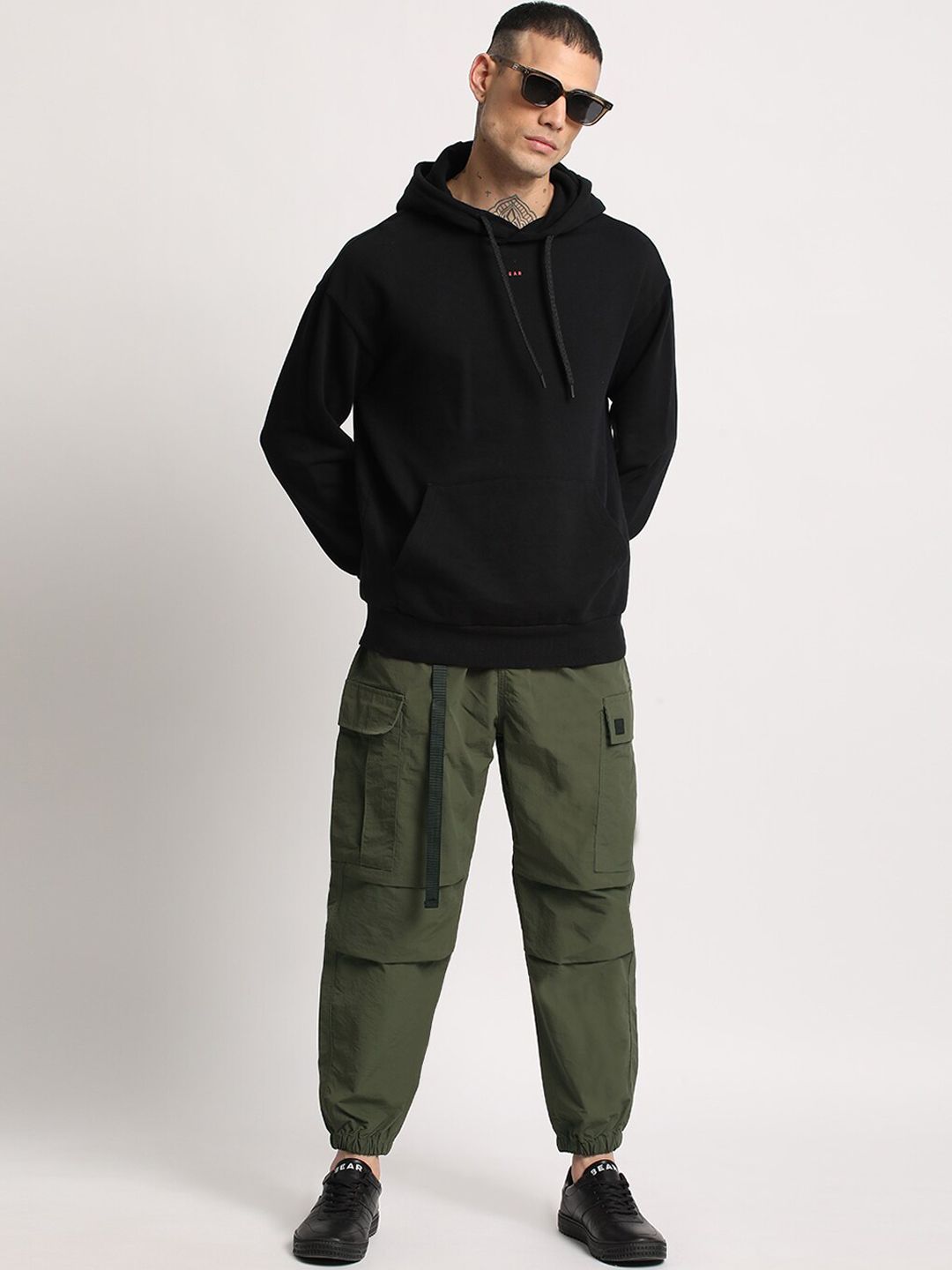 THE BEAR HOUSE Men Loose Fit Mid-Rise Easy Wash Cargos Trousers