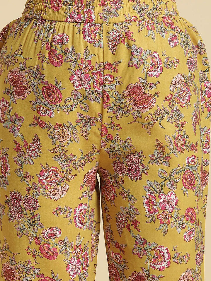 W Floral Printed Regular Gotta Patti Detail Kurta With Trousers & Dupatta