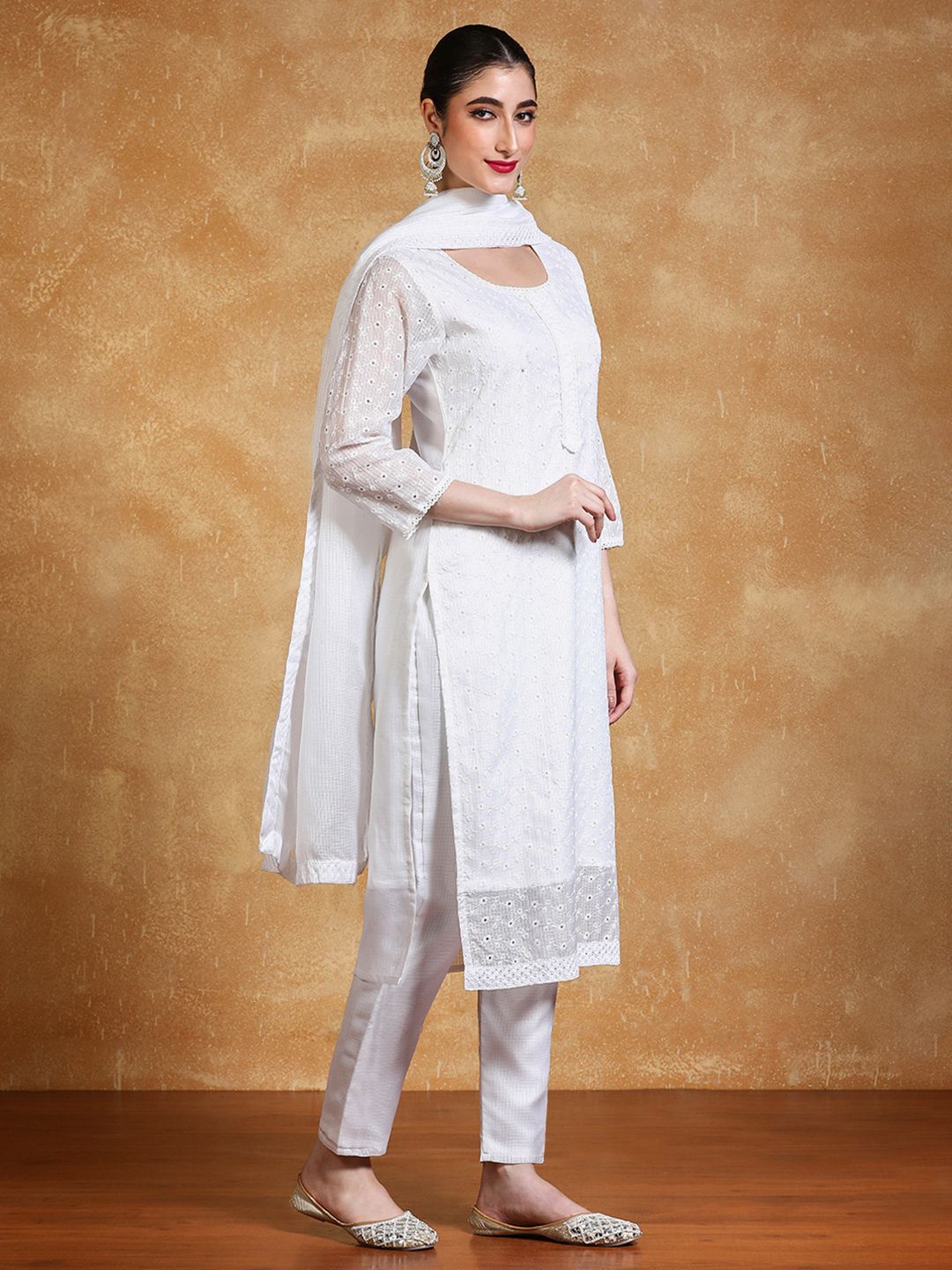 Varanga Women Floral Embroidered Kurta with Trousers & Dupatta
