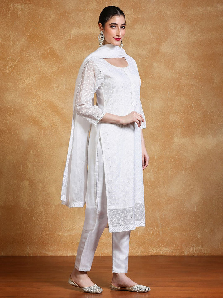 Varanga Women Floral Embroidered Kurta with Trousers & Dupatta