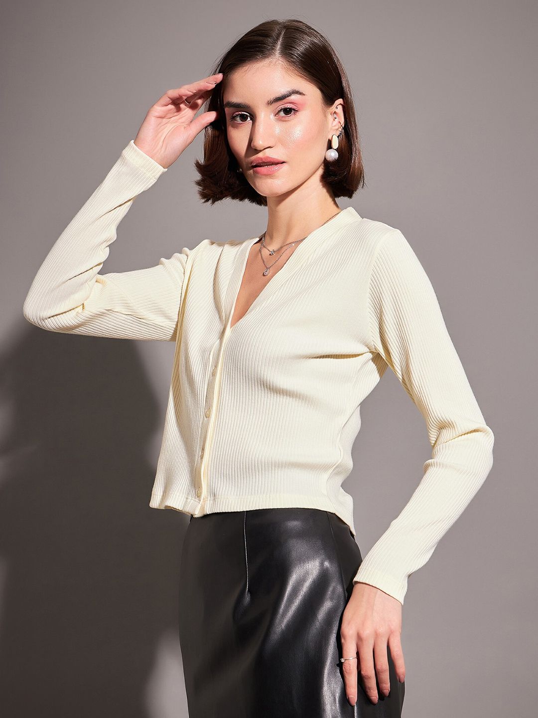 SASSAFRAS Off-White V-Neck Long Sleeves Crop Top