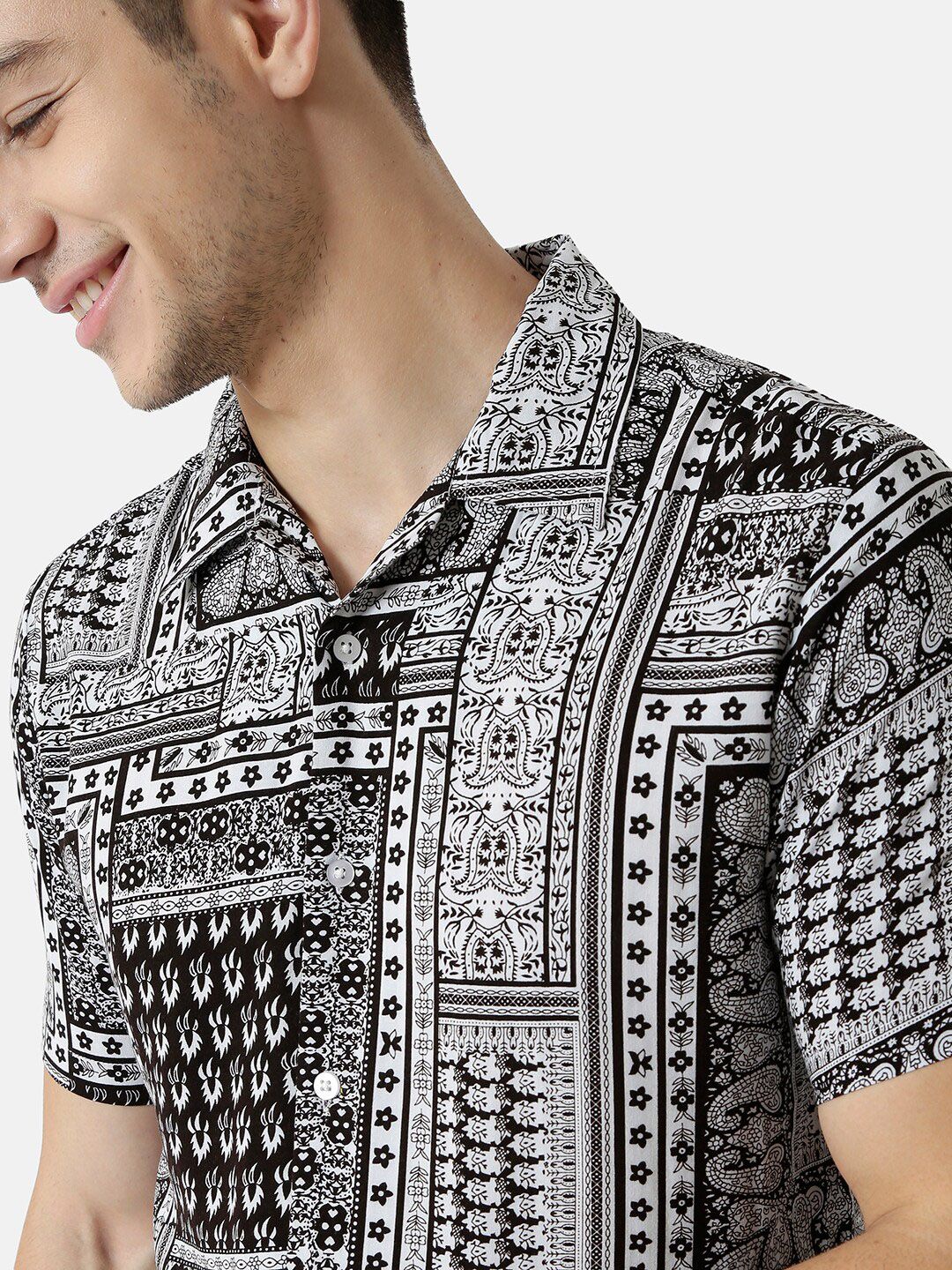 Campus Sutra Men Black & White Graphic Printed Co-Ords