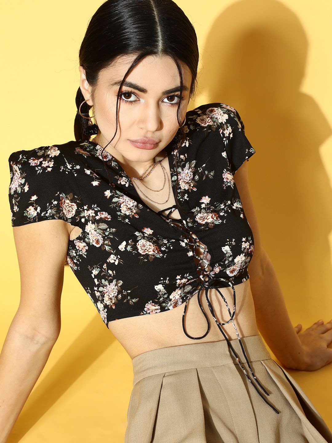 Berrylush Women Stylish Black Floral Cropped Top