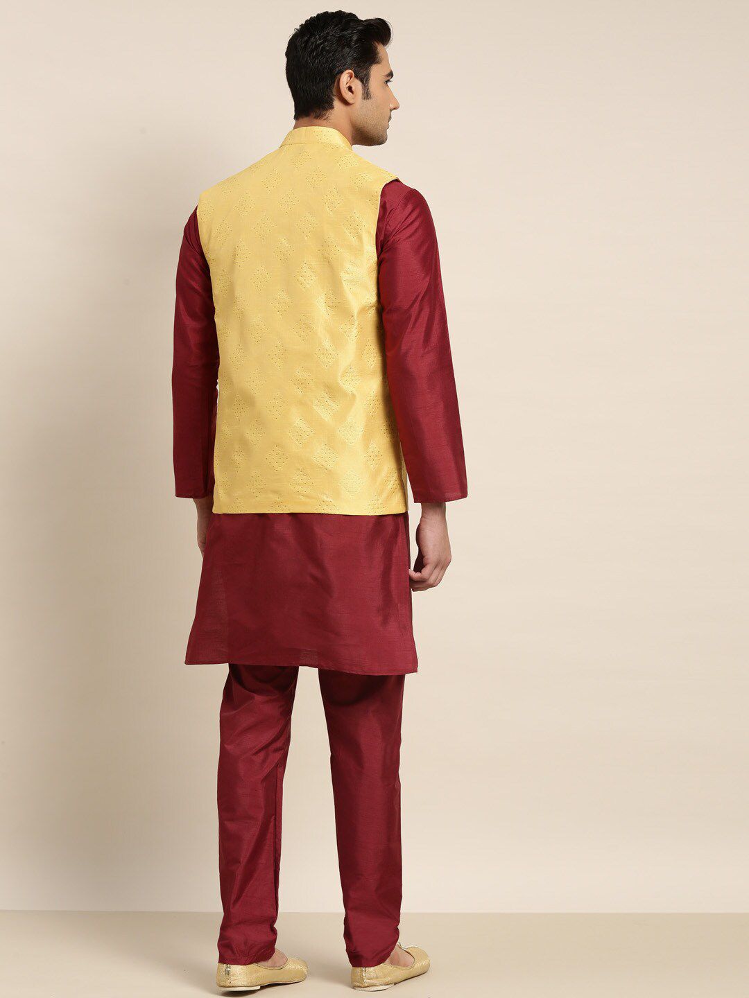 SOJANYA Manadrin Collar Kurta with Pyjamas & Nehru Jacket