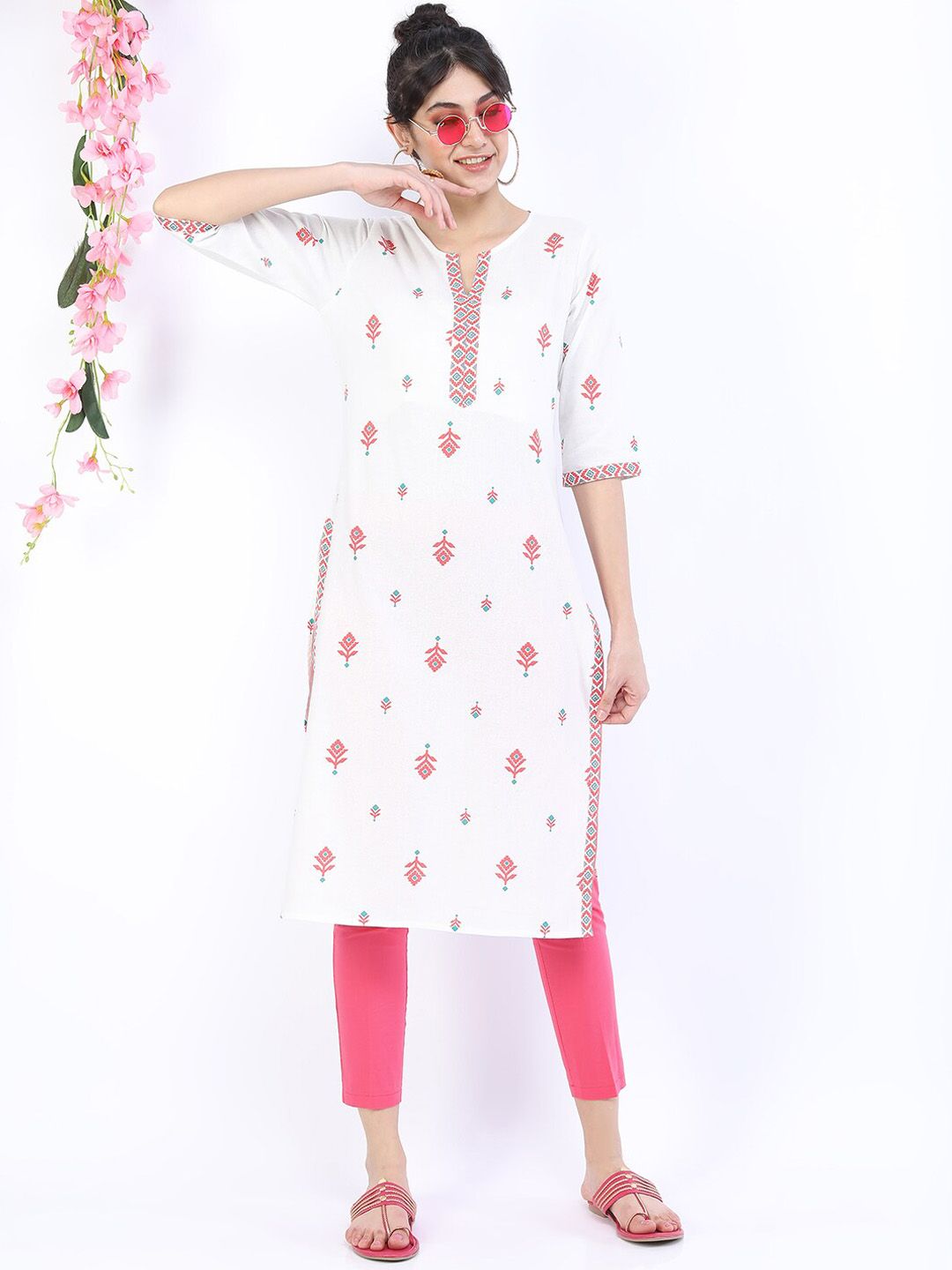 Vishudh Women Off White Floral Embroidered Kurta