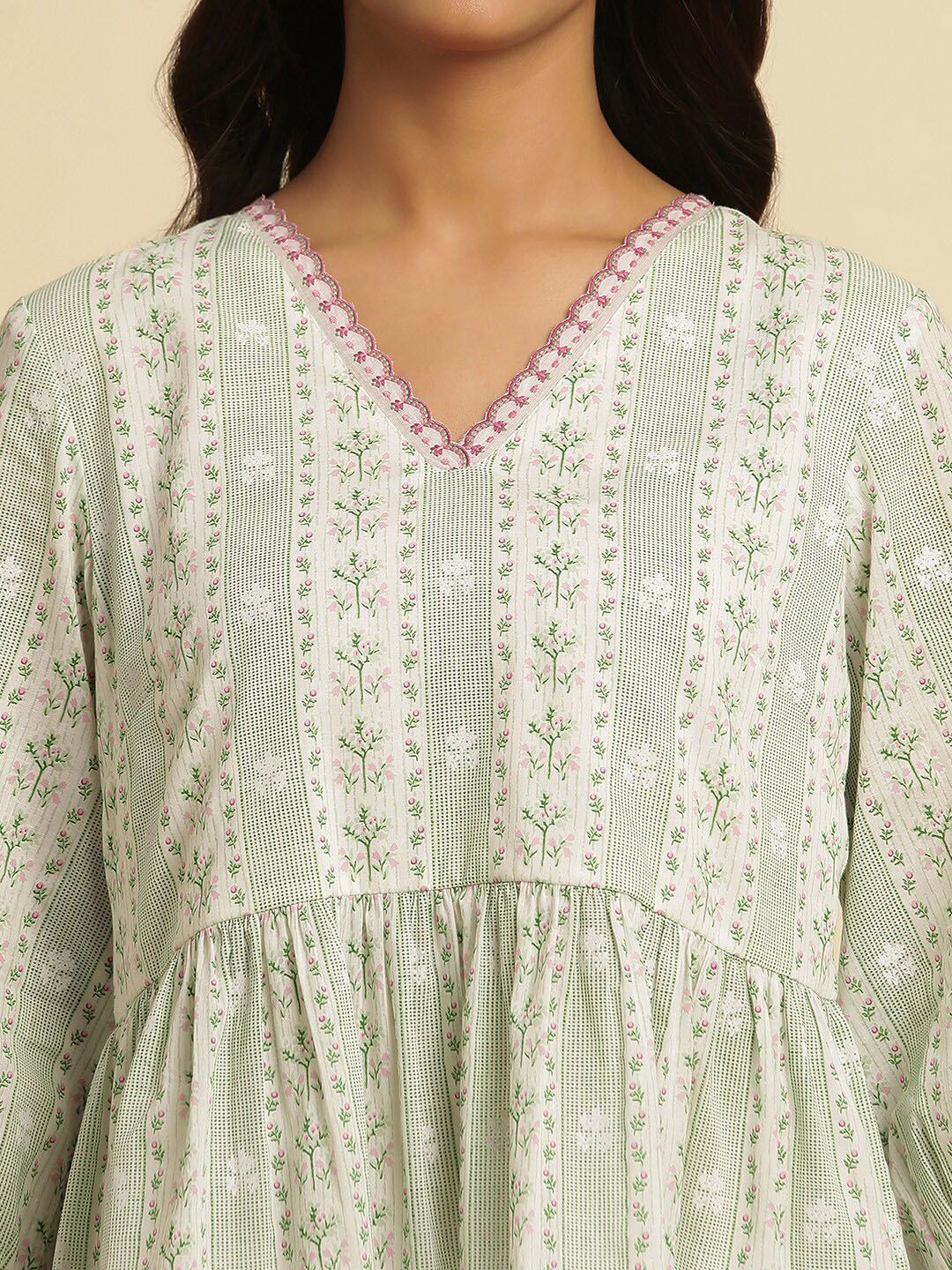 W Floral Printed V-Neck Cotton Top