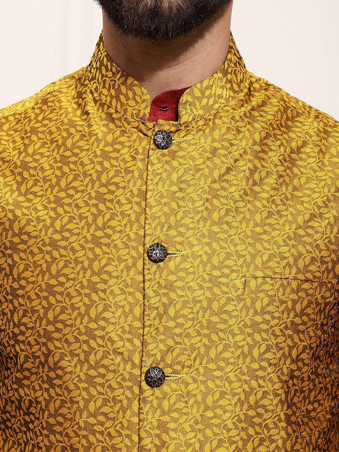 SOJANYA Men Maroon Solid Kurta Set With Printed Jacket