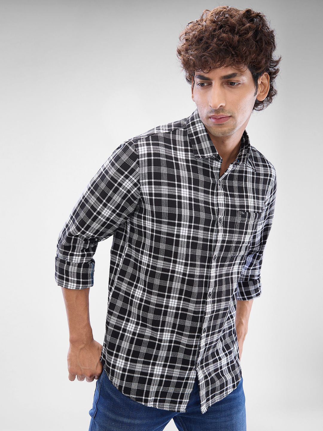 SPYKAR Men Slim Fit Opaque Checked Spread Collar Casual Shirt