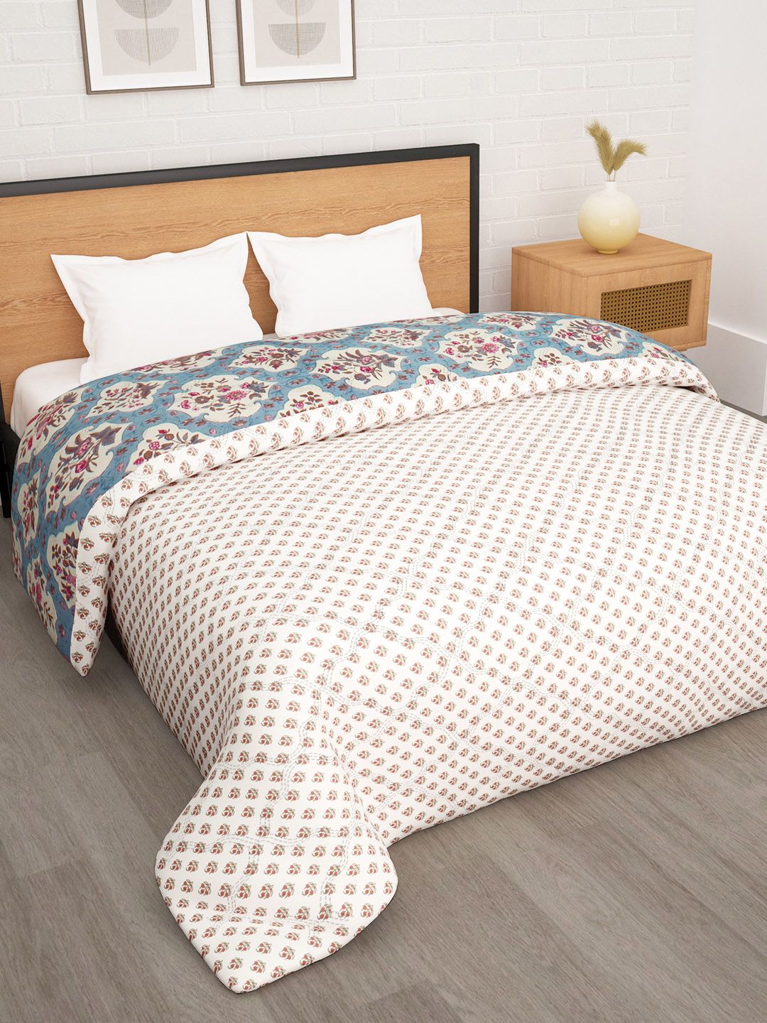 Story@home Cream-Coloured Blue Floral Ac Room 180GSM Reversible Double Bed Comforter