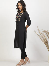 W Key Hole Neck Floral Embroidered Thread Work Cotton Straight Kurta