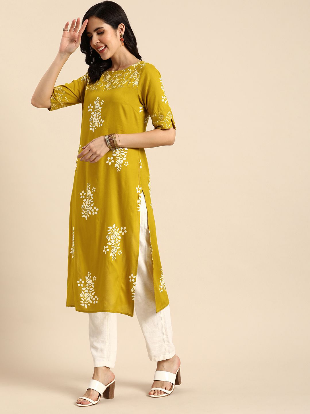 Anouk Floral Printed Round-Neck Regular Kurta