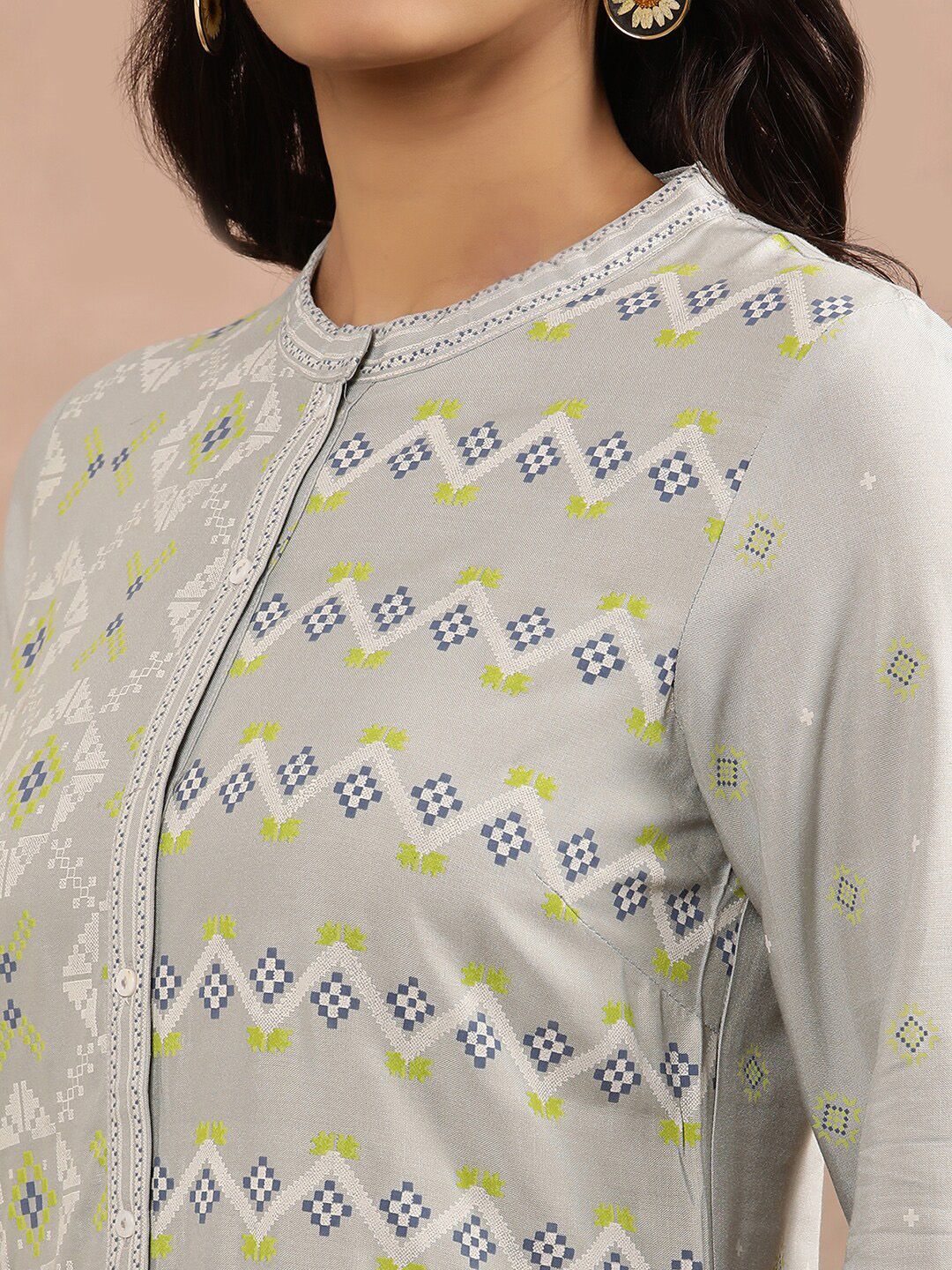 W Grey Geometric Printed Mandarin Collar Straight Kurta with Trousers