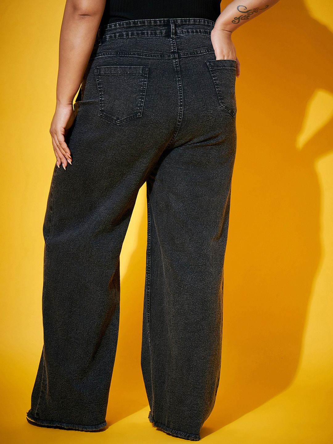 SASSAFRAS Curve Women Black Mid-Rise Comfort Straight Fit Stretchable Jeans