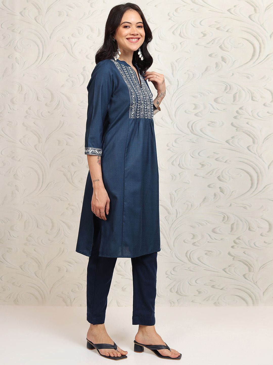 Vishudh Women Embroidered Flared Sleeves Thread Work Kurta