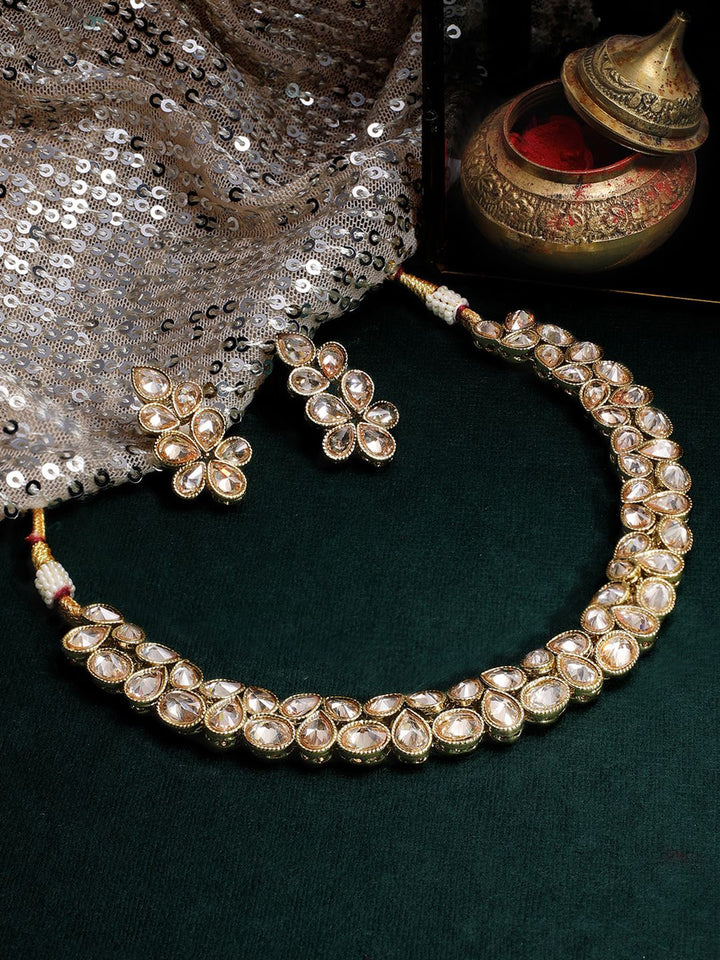Rubans 22K Kundan Kundan Berat Kundan Diletakkan dengan Anting-anting Berbentuk Tearing