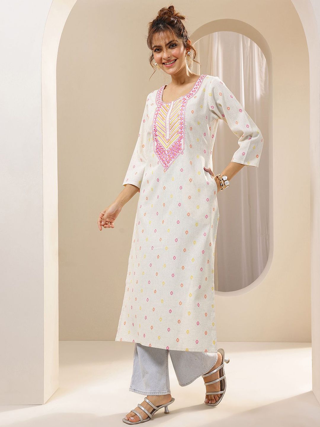 Libas Women Floral Embroidered Thread Work Kurta