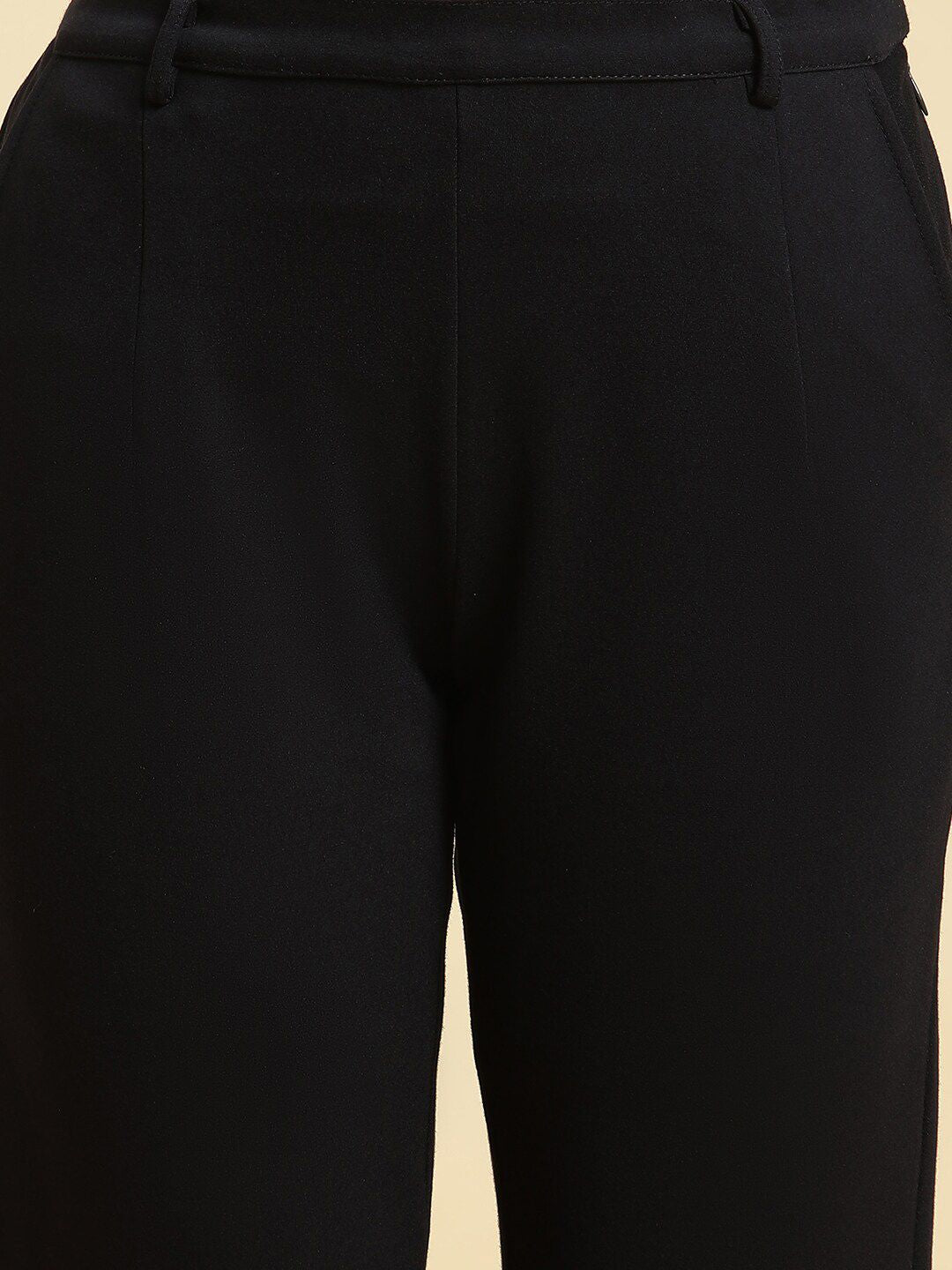 W Women Mid-Rise Slim Fit Knitted Pleated Trousers