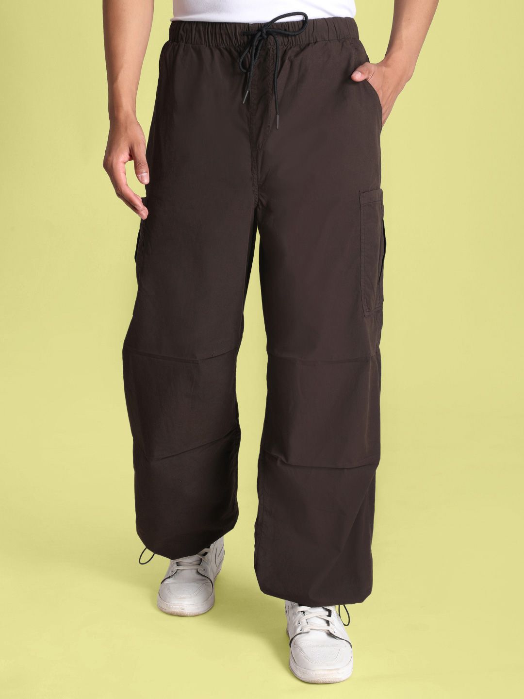 Bene Kleed Men Solid Classic Loose Fit Cargos Trousers