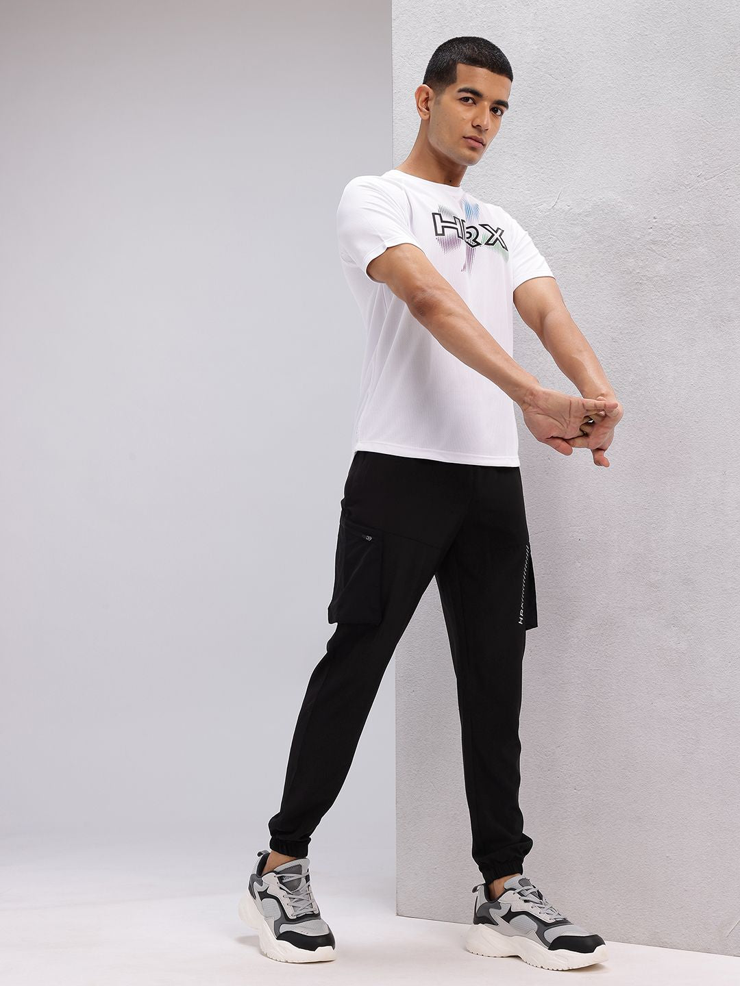 HRX by Hrithik Roshan Men Mid-Rise Rapid-Dry Training Cargo-Style Joggers