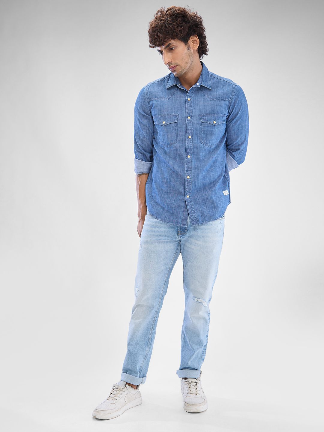 SPYKAR Men Solid Spread Collar Slim Fit Casual Shirt