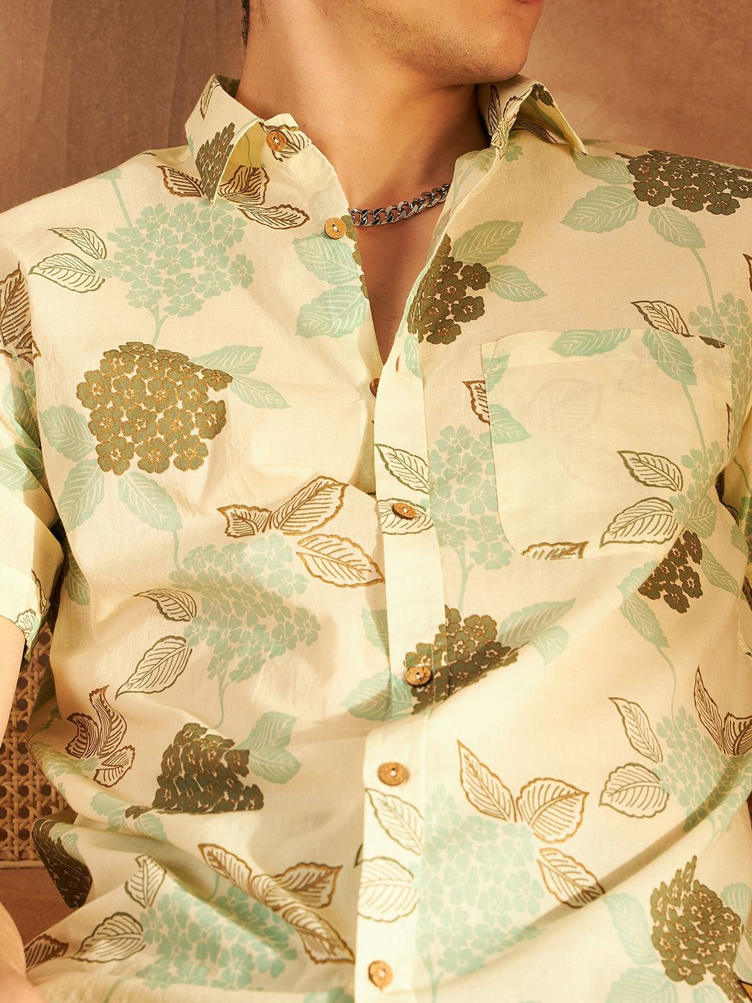 DENNISON Smart Floral Printed Spread Collar Short Sleeves Cotton Lightweight Shirt