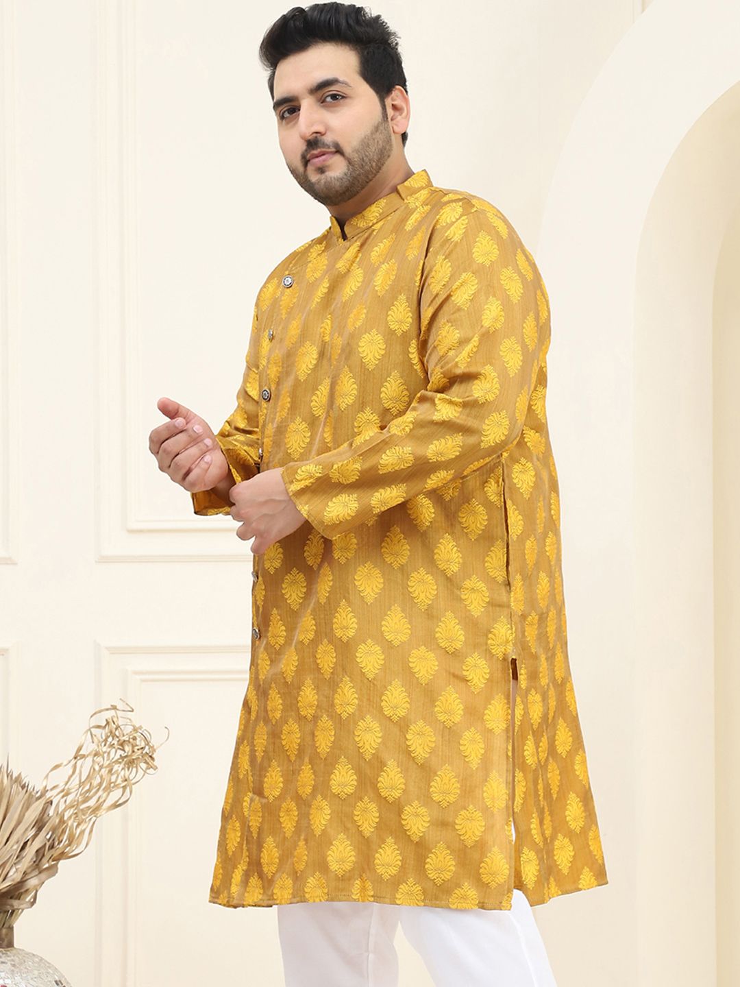 SOJANYA PLUS Lelaki Plus Size Beige & Mustard Yellow Design Tenunan Angrakha Straight Kurta