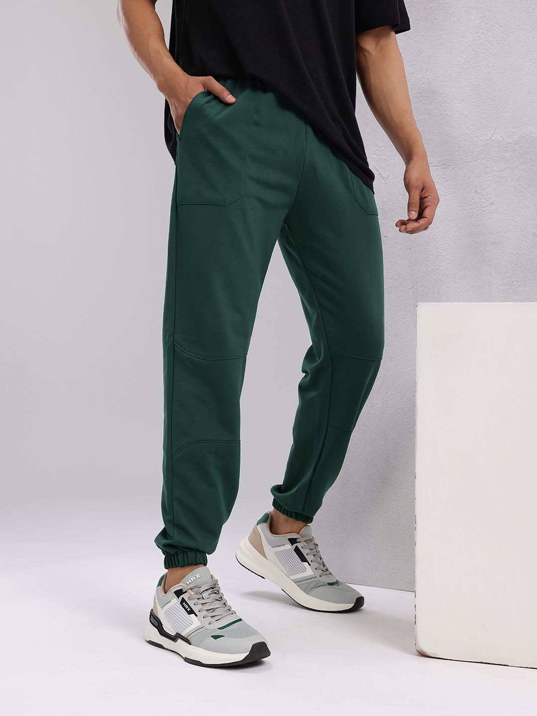 HRX by Hrithik Roshan Men Panelled Mid-Rise Regular Fit Lifestyle Joggers