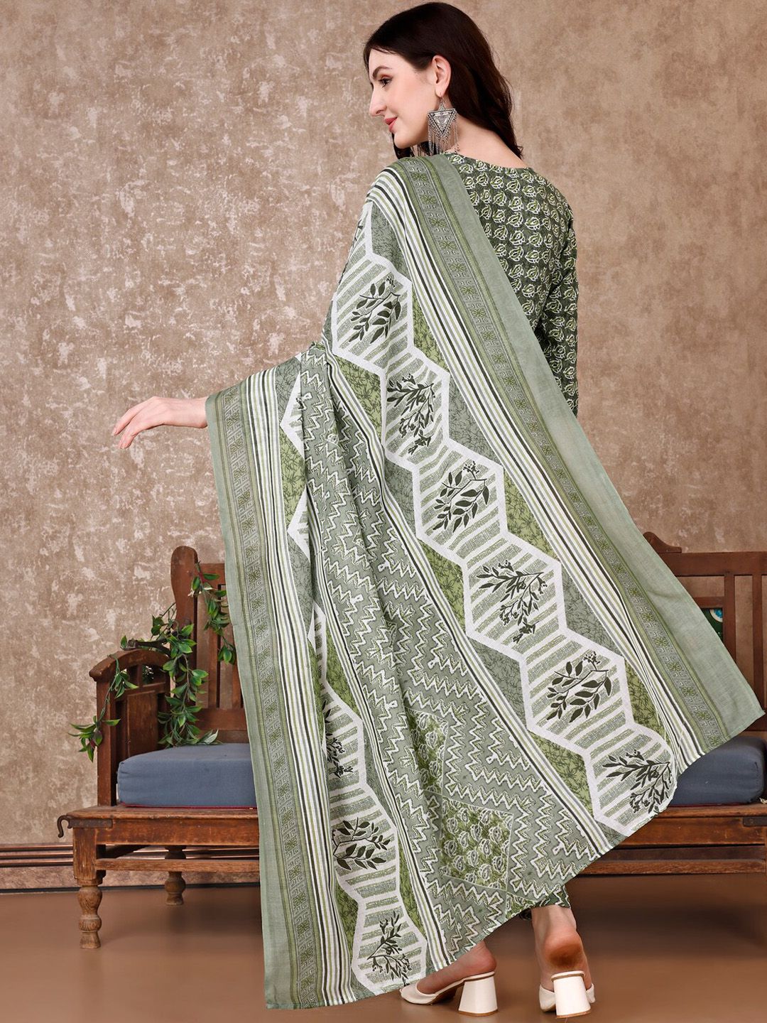 KALINI Floral Printed Straight Kurta With Trousers & Dupatta