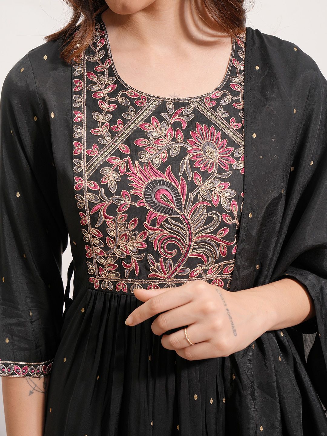 Vishudh Floral Embroidered Regular Thread Work Kurta with Trousers & With Dupatta