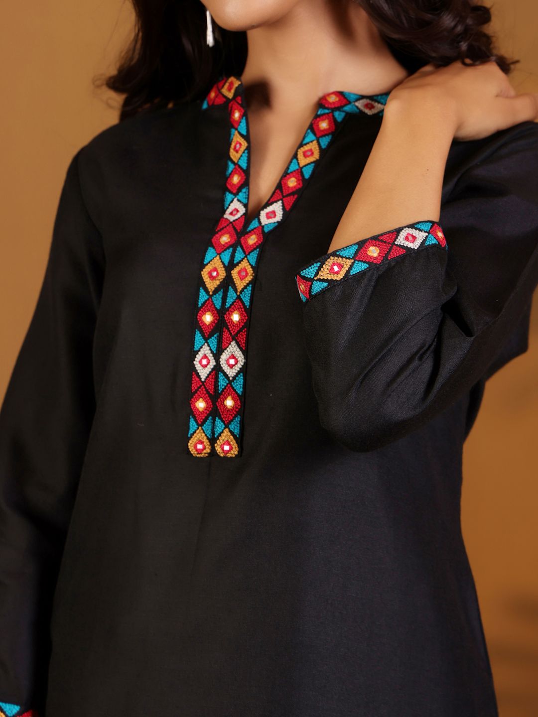 Varanga Ethnic Motifs Embroidered Woven Design Pure Cotton Kurta With Trousers & Dupatta