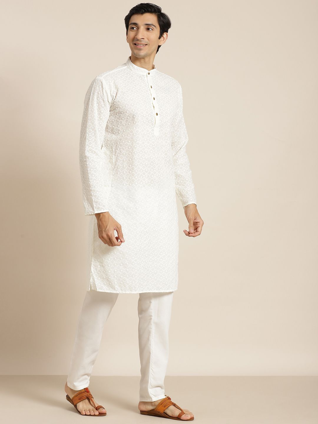 SOJANYA Lelaki Kurta Kapas Tulen Chikankari Berwarna Krim dengan Churidar & Nehrujacket
