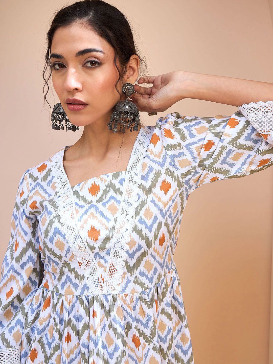 Shae by SASSAFRAS Geometric Printed V-Neck Angrakha Kurti
