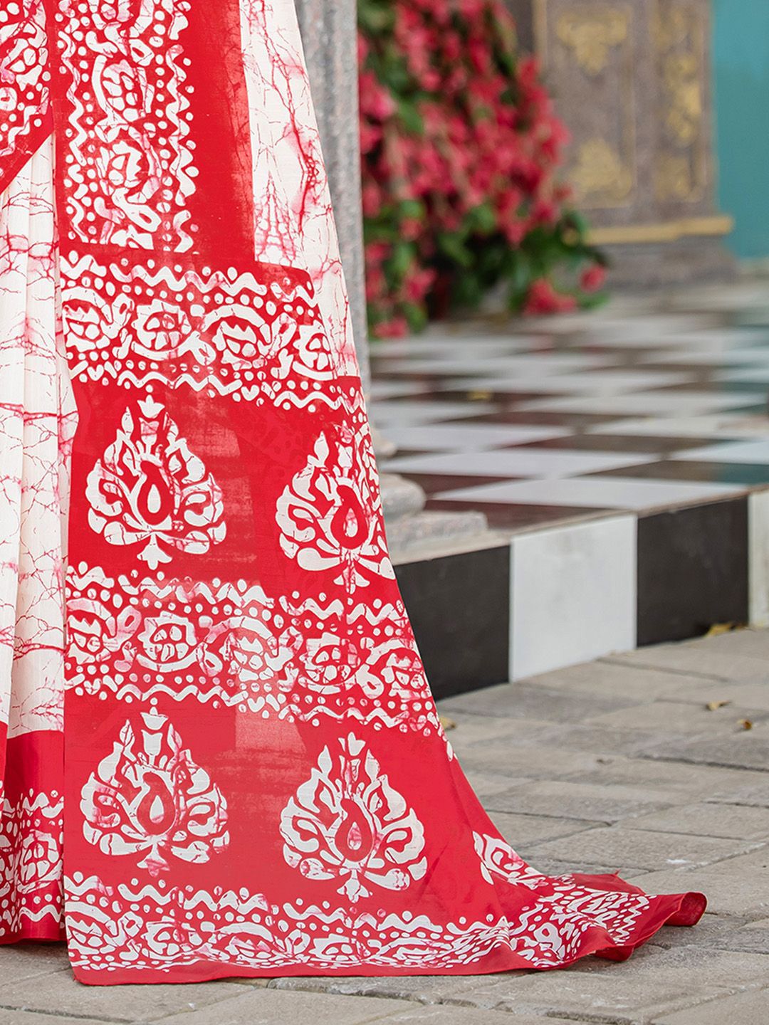 Saree mall Tie and Dye Block Printed Sarees