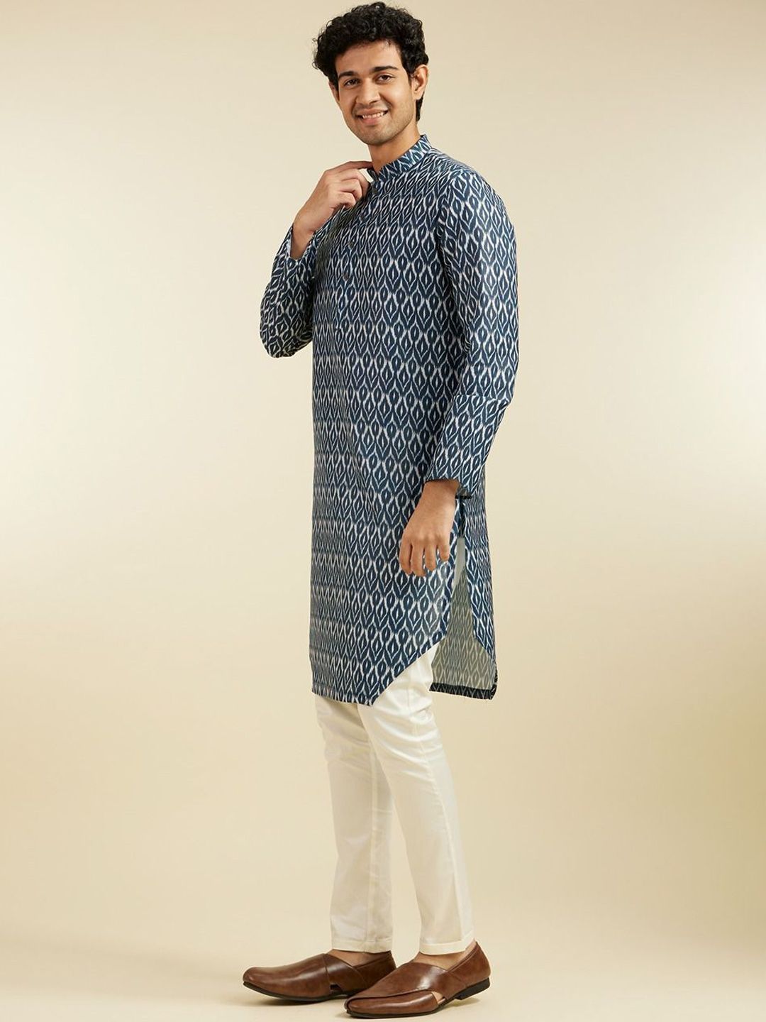 Diwas by Manyavar Geometric Printed Mandarin Collar Straight Kurta