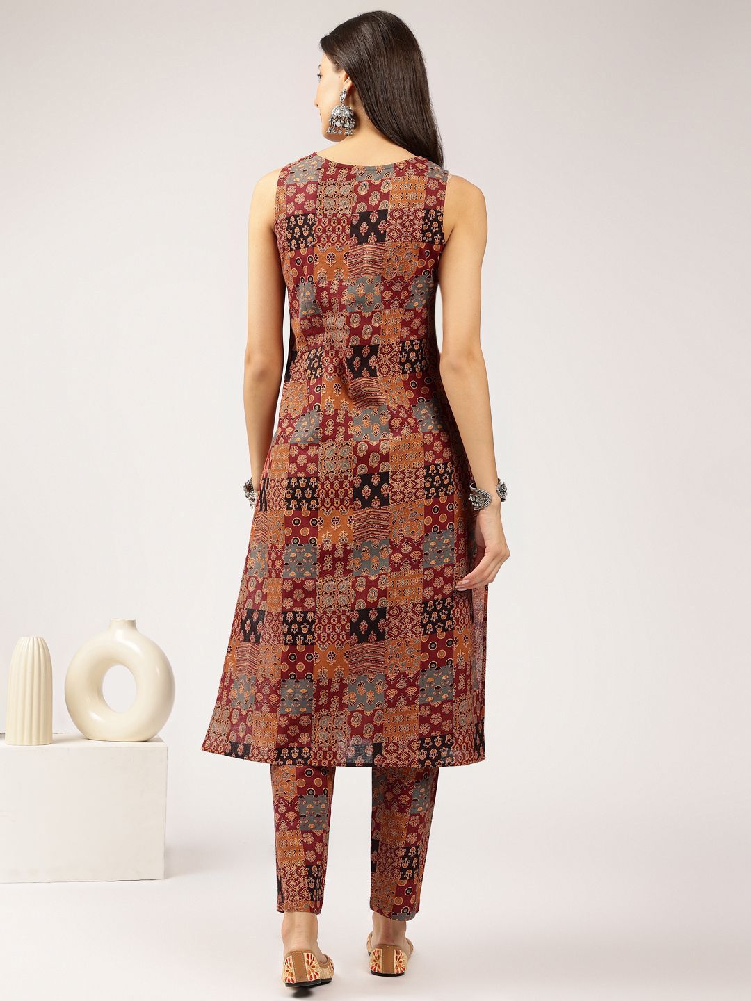 Anouk Ethnic Floral Printed Round Neck Sleeveless Side Slits Kurta with Trouser