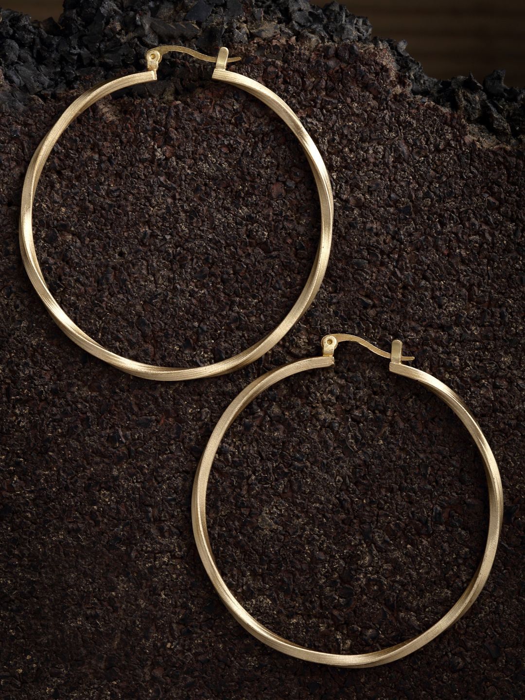 DressBerry Gold-Plated Contemporary Circular Hoop Earrings