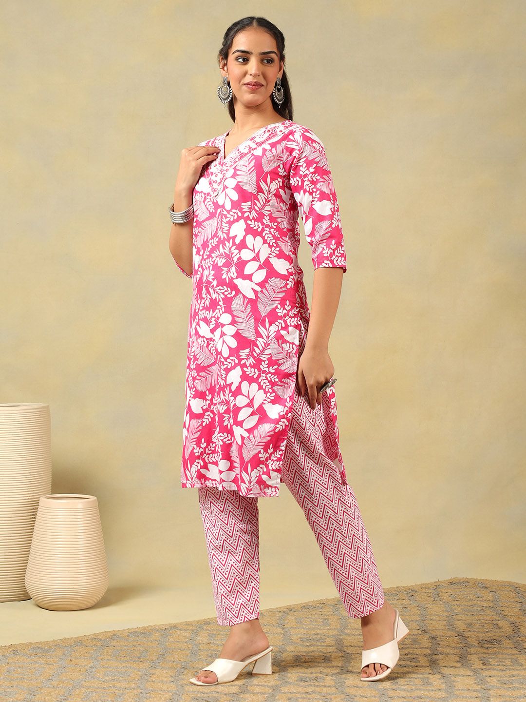 Mamicha Women Floral Printed Regular Mirror Work Pure Cotton Kurta with Trousers & With Dupatta