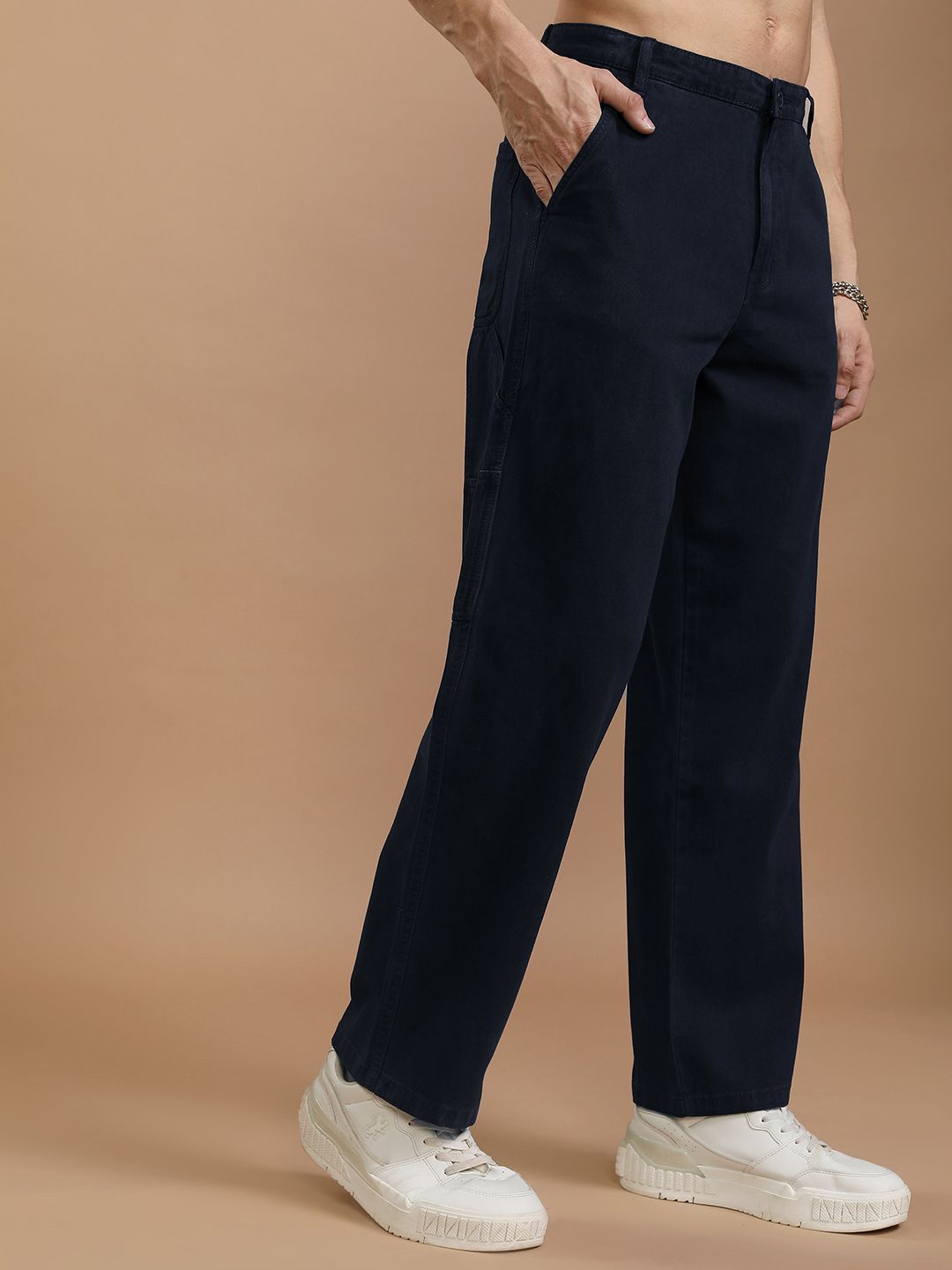 HIGHLANDER Men Straight Fit Cargos Trousers