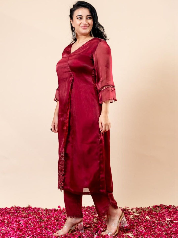 Mamicha Self-Designed V-Neck Kurta Set