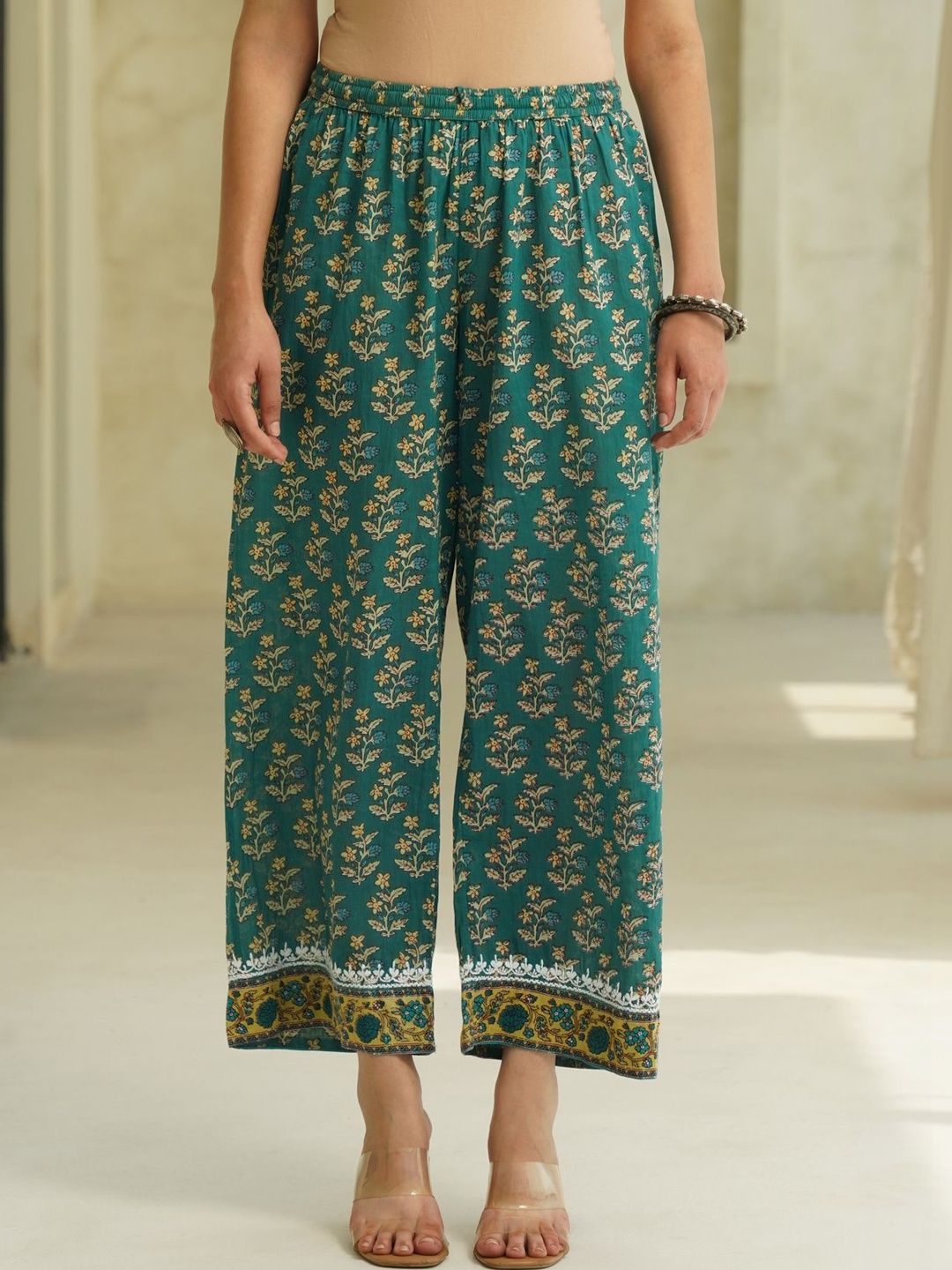 House of Chikankari Women Floral Printed Regular Pure Cotton Kurta with Set