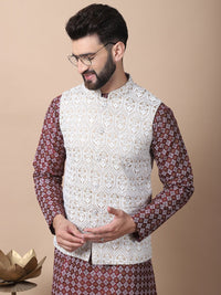 Kurta Kolar Mandarin Bercetak Motif Etnik Maroon dengan Jaket Churidar & Nehru