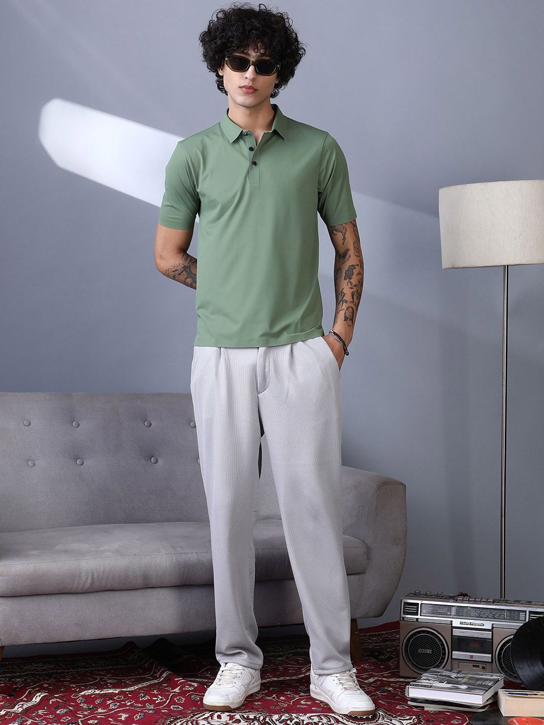 Campus Sutra Men Solid Relaxed Fit Comfort Mid-Rise Regular Trousers