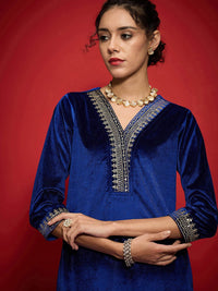 Shae by SASSAFRAS Women Embroidered Grandeur & Majestic Artwork Velvet Kurta
